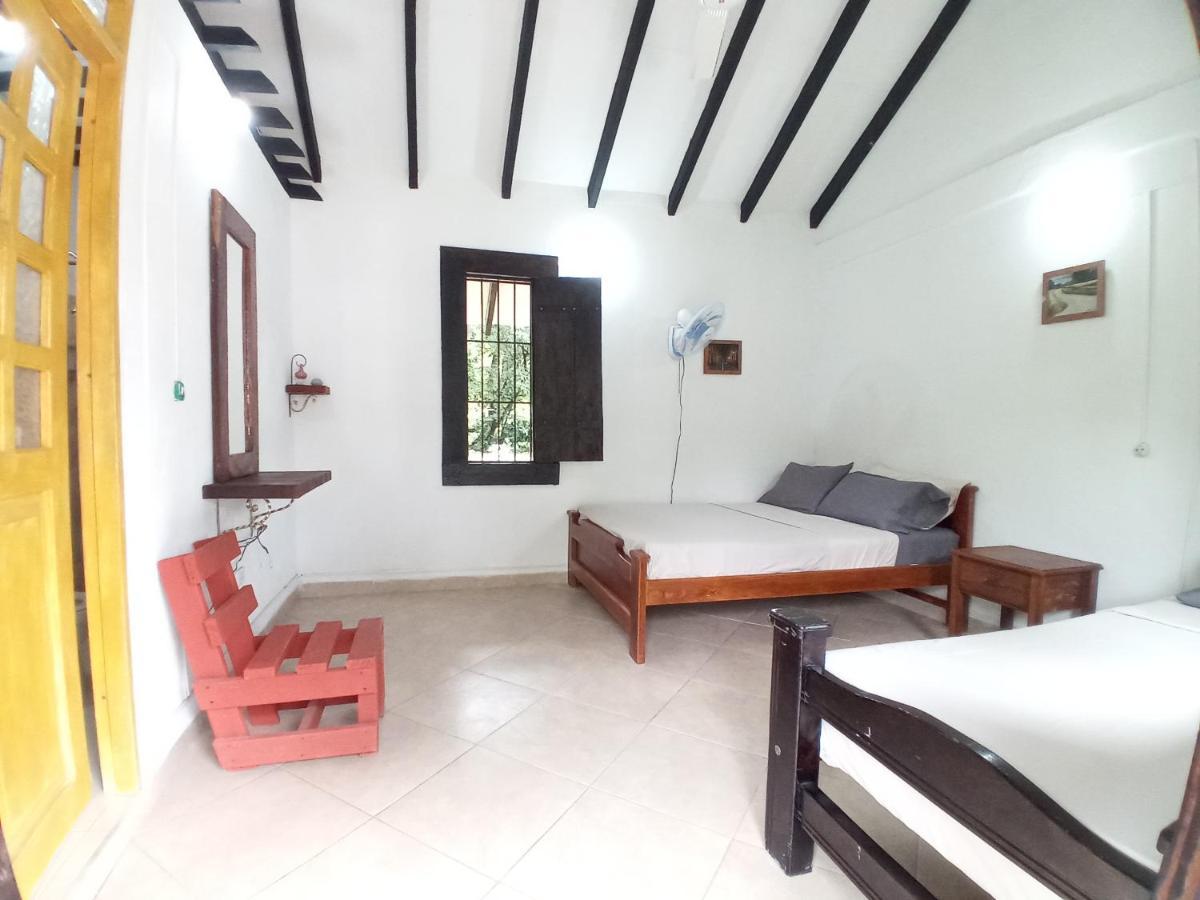 Hostal Portal Del Sol Капургана Экстерьер фото